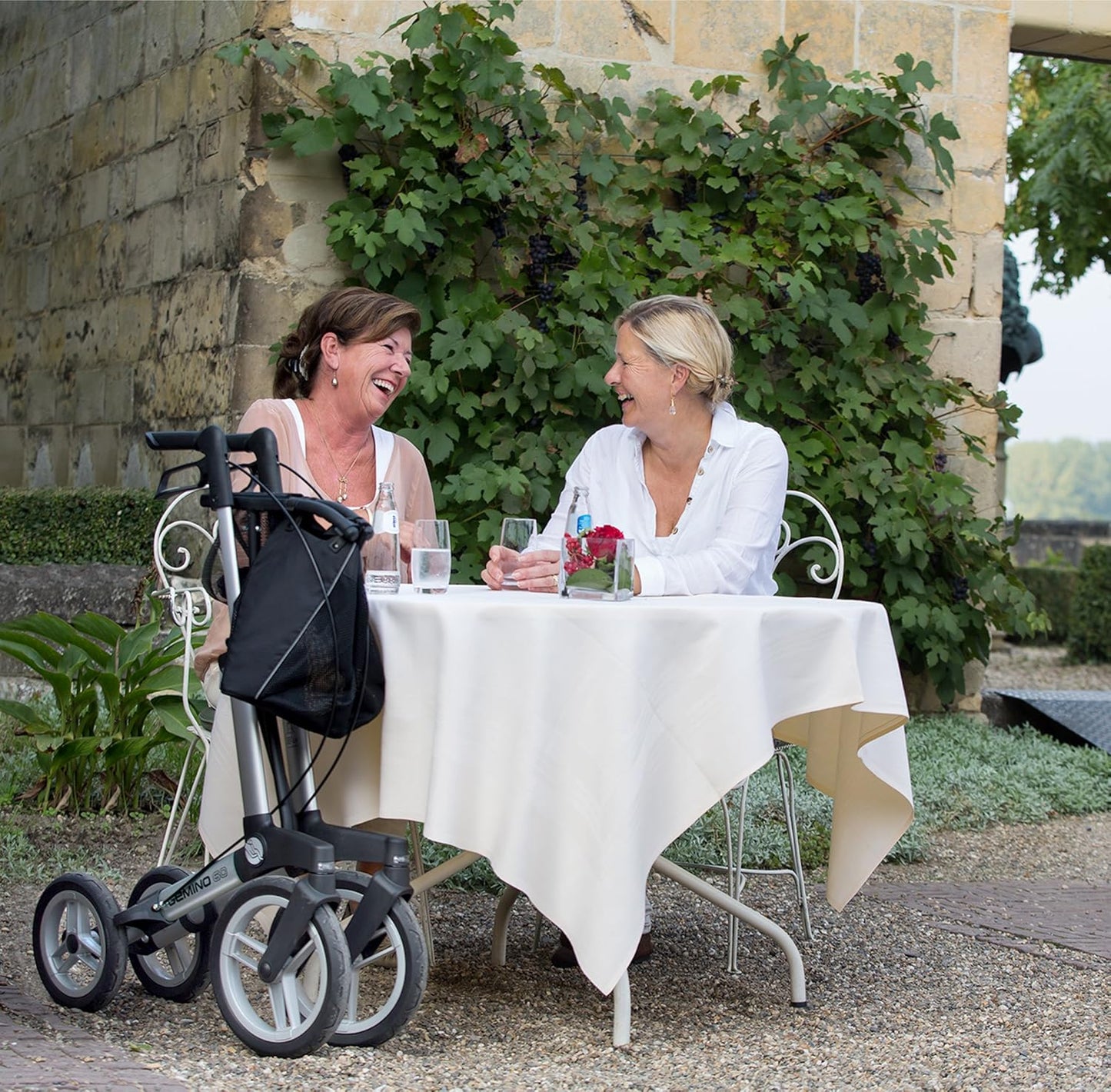 Sunrise Medical Handicare Gemino 60 – leichter Aluminium-Rollator mit großen Rädern, Faltmechanismus und Memory-Höhenverstellung